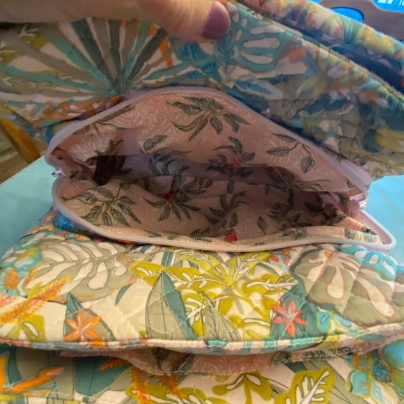 Vera Bradley Cotton Multi-compartment  Purse & wallet 
Rain Forest Canopy - Picture 7 of 11